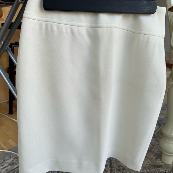 2 Piece Jones New York Jacket/skirt - Picture 6 of 9